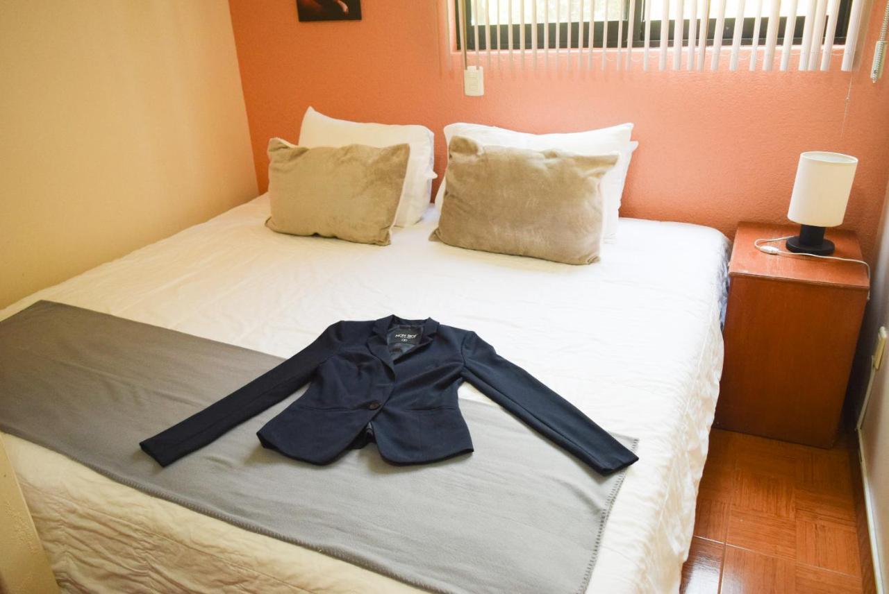Hotel Express Quinta Soledad Мехико Экстерьер фото